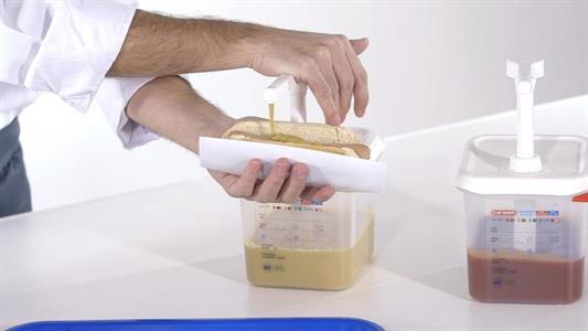 DOSATORE PER SALSE GN.1/9 LT.1,5 POMPA ML.30 01362 ARAVEN